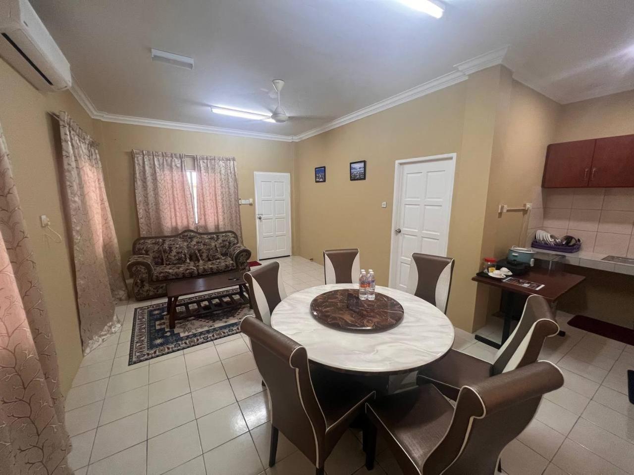 Putra Sentosa Retreat Camp, Sematan Hotel Стая снимка