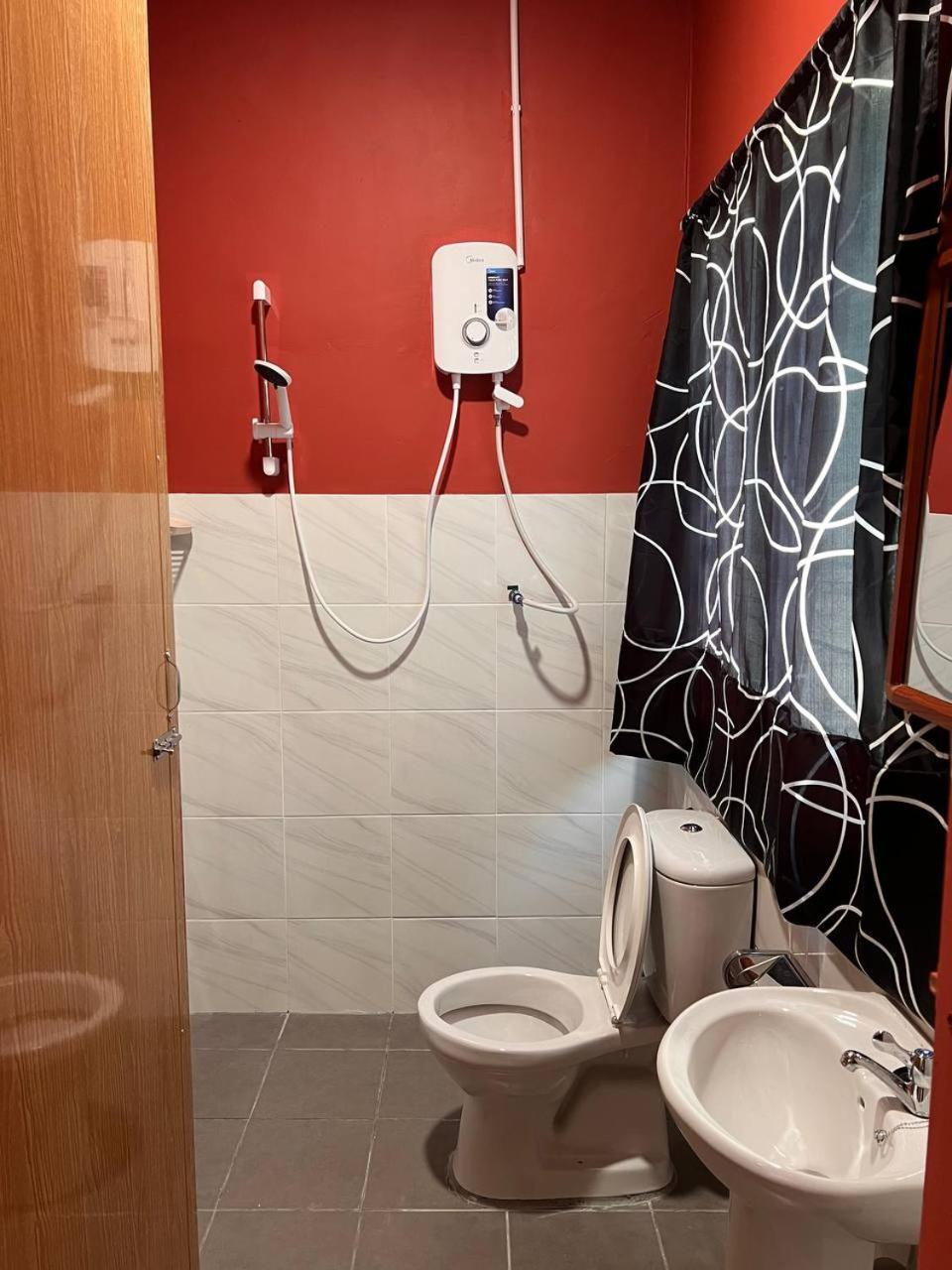 Putra Sentosa Retreat Camp, Sematan Hotel Стая снимка