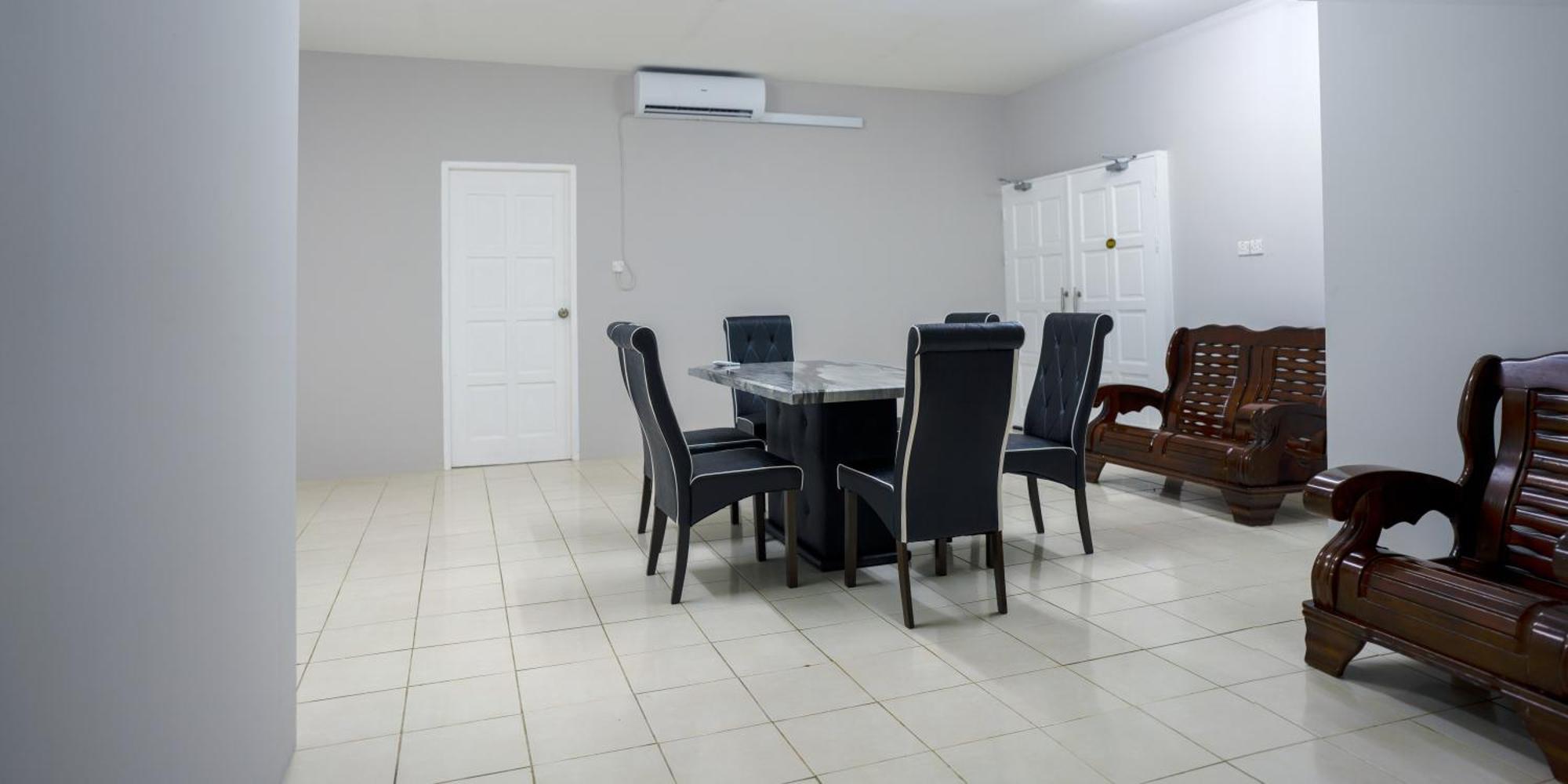Putra Sentosa Retreat Camp, Sematan Hotel Стая снимка