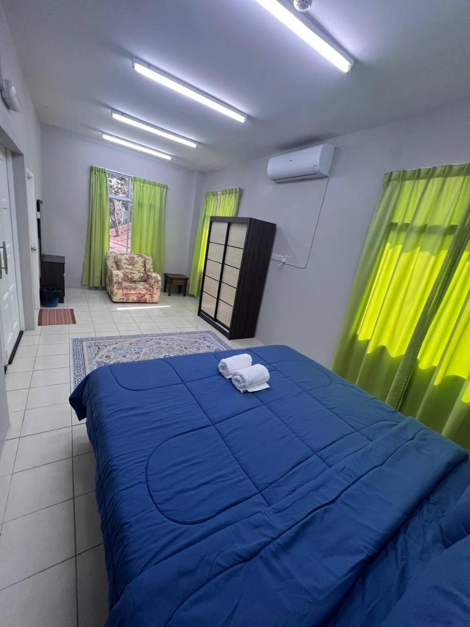 Putra Sentosa Retreat Camp, Sematan Hotel Стая снимка