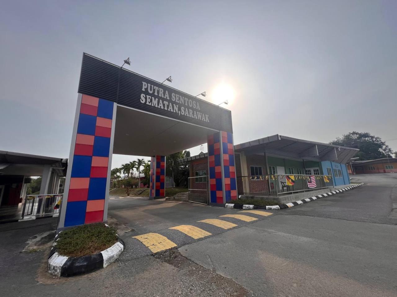 Putra Sentosa Retreat Camp, Sematan Hotel Екстериор снимка