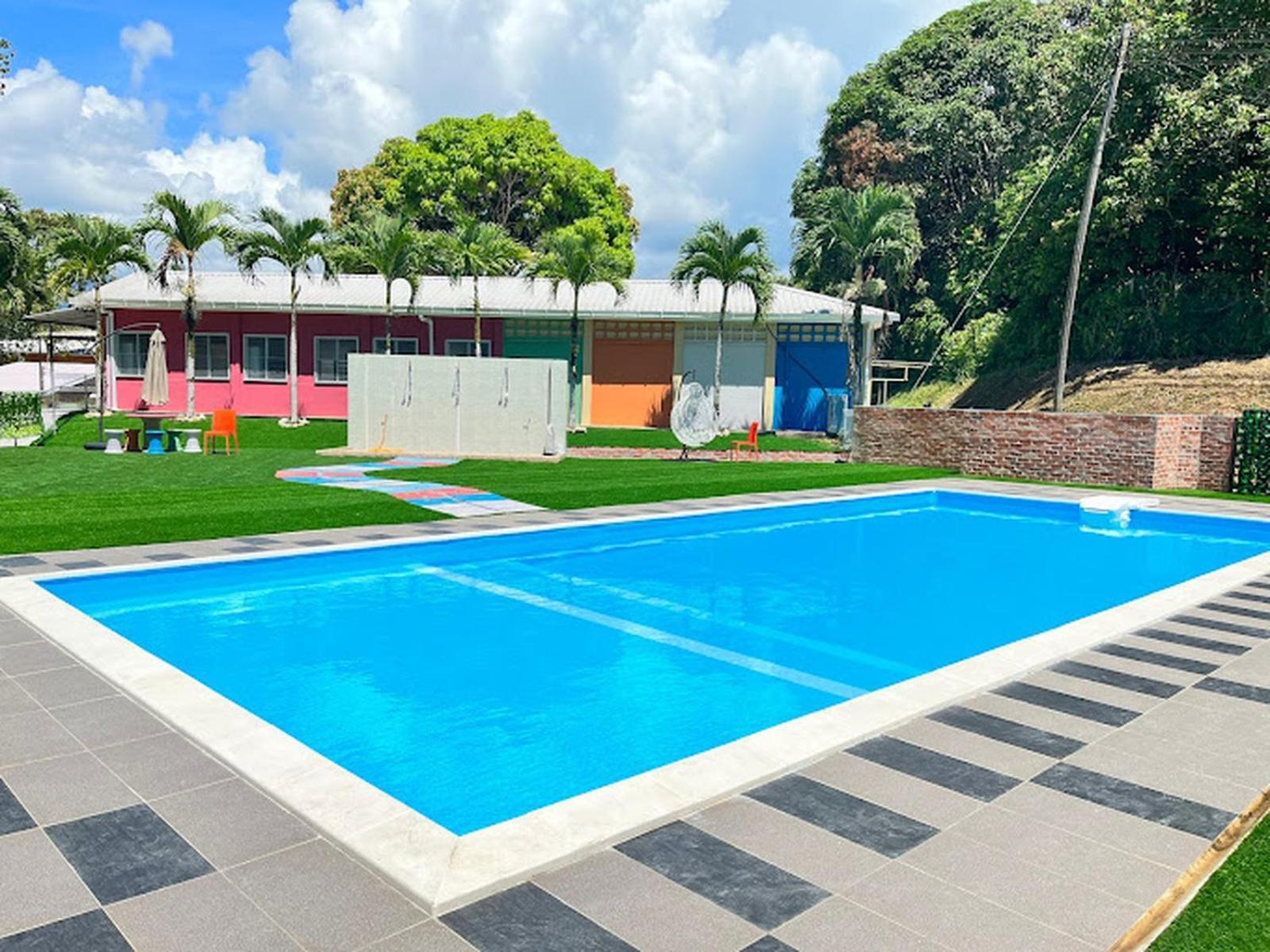Putra Sentosa Retreat Camp, Sematan Hotel Стая снимка
