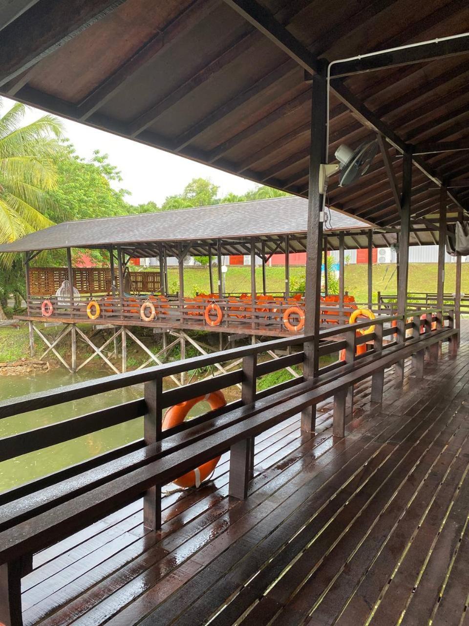 Putra Sentosa Retreat Camp, Sematan Hotel Екстериор снимка